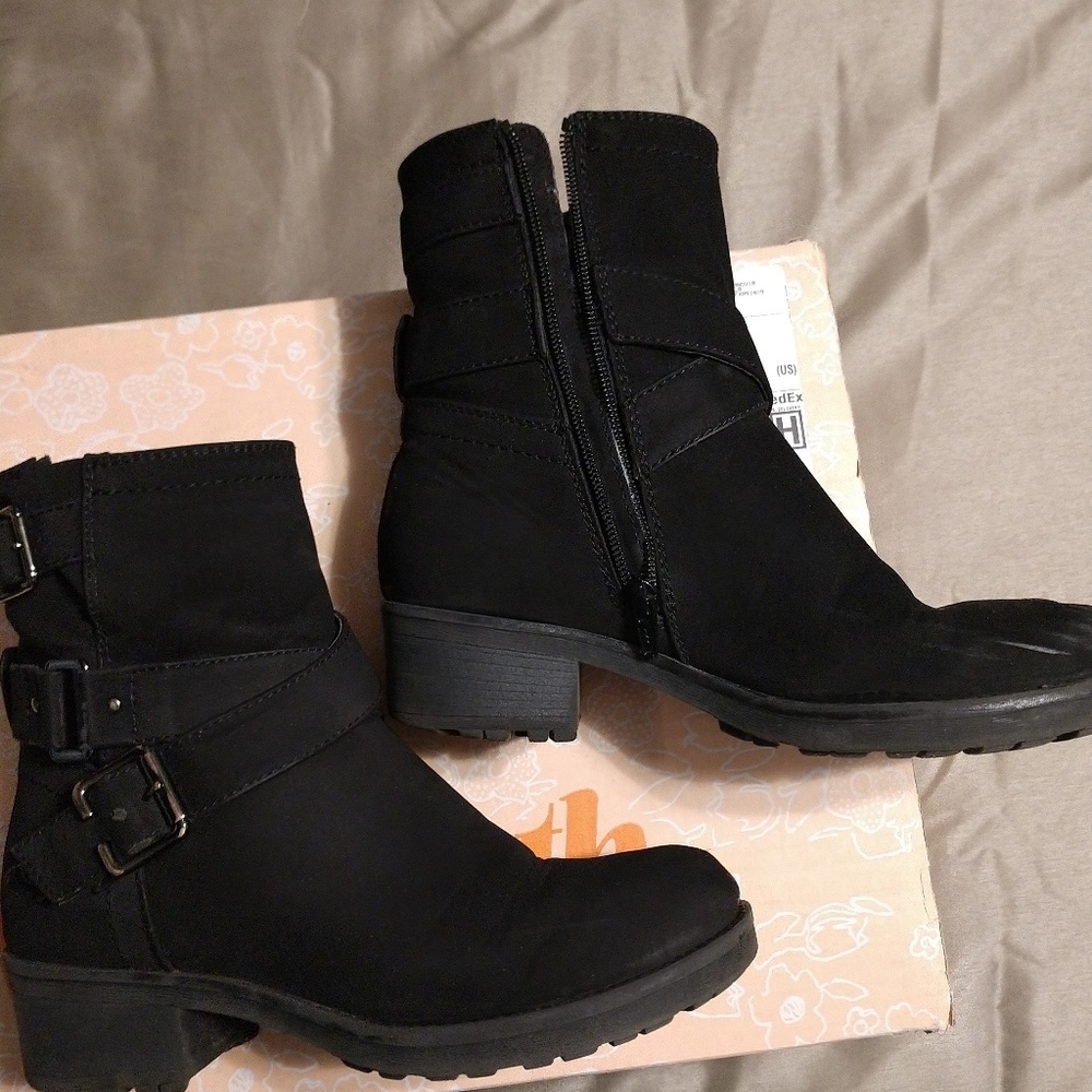 Black Moto Boots - Buckle Details
